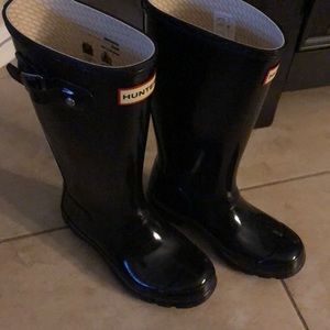 Size 1 Hunter gloss rain boots